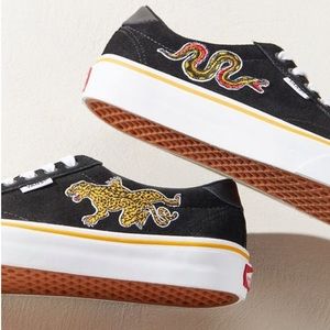 VANS Tattoo Embroidered Retro Suede UO exclusive